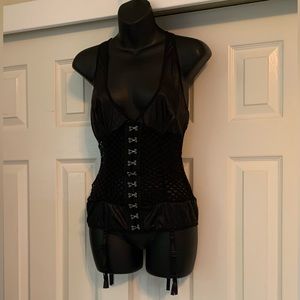 Escante Black Lace Doll
Underwire Adjustable Straps